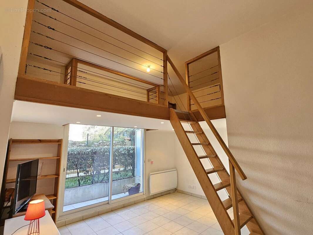 Appartement à SAINT-LAURENT-DU-VAR