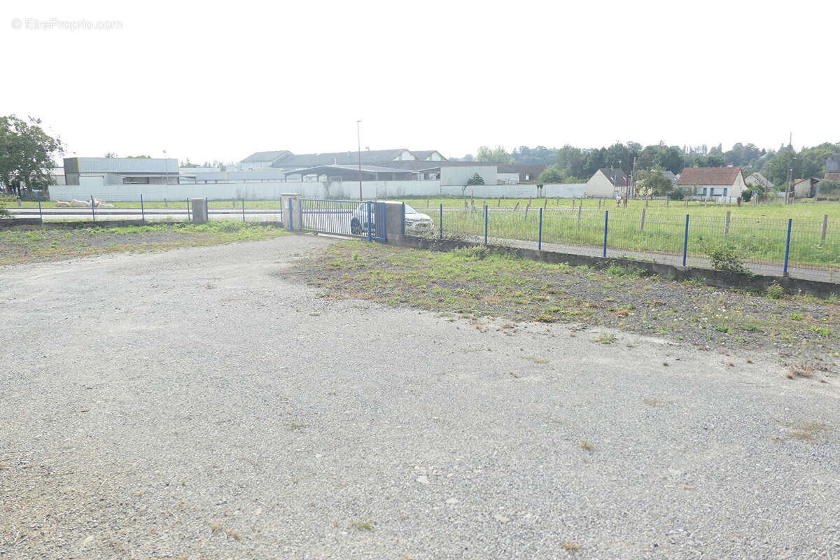 Commerce à PARIGNY
