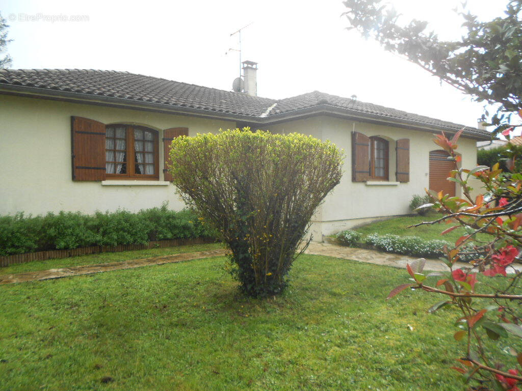 Maison à GENSAC-LA-PALLUE