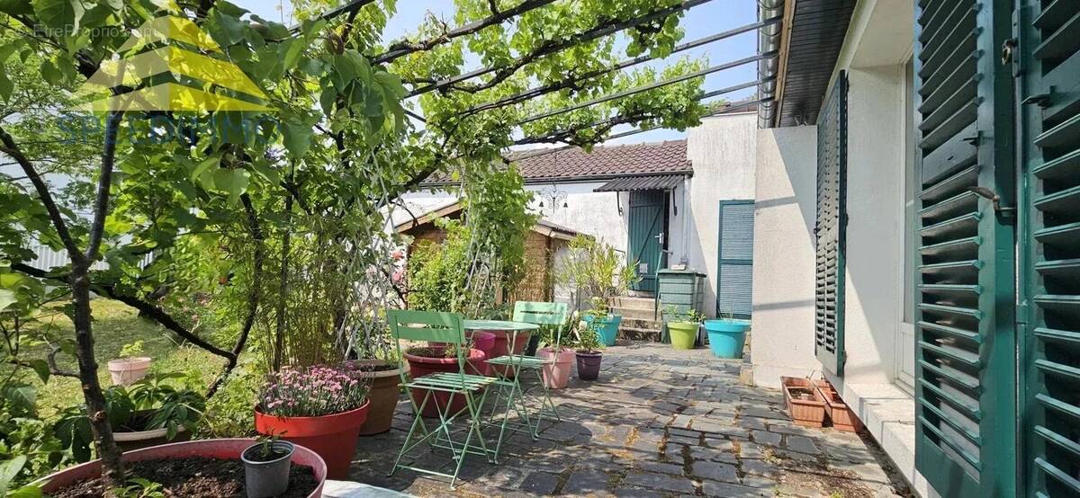 Maison à MANDRES-LES-ROSES
