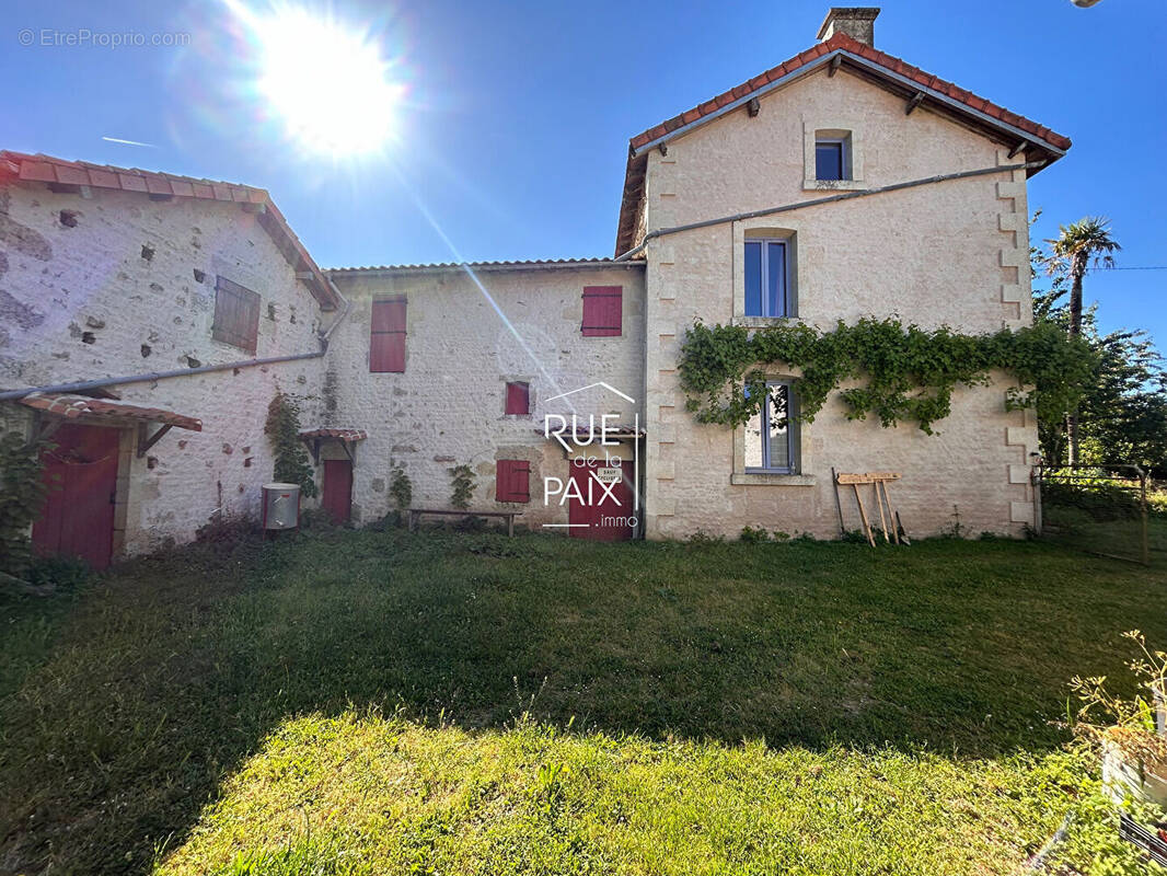 Maison à SAINTE-NEOMAYE