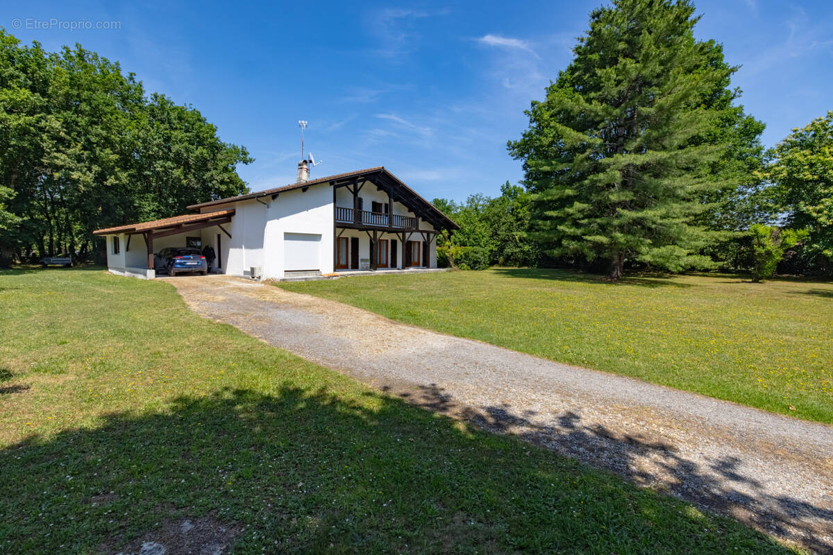 Maison à SALLES