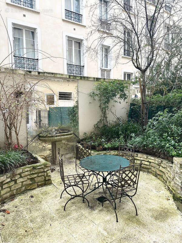 Appartement à PARIS-16E