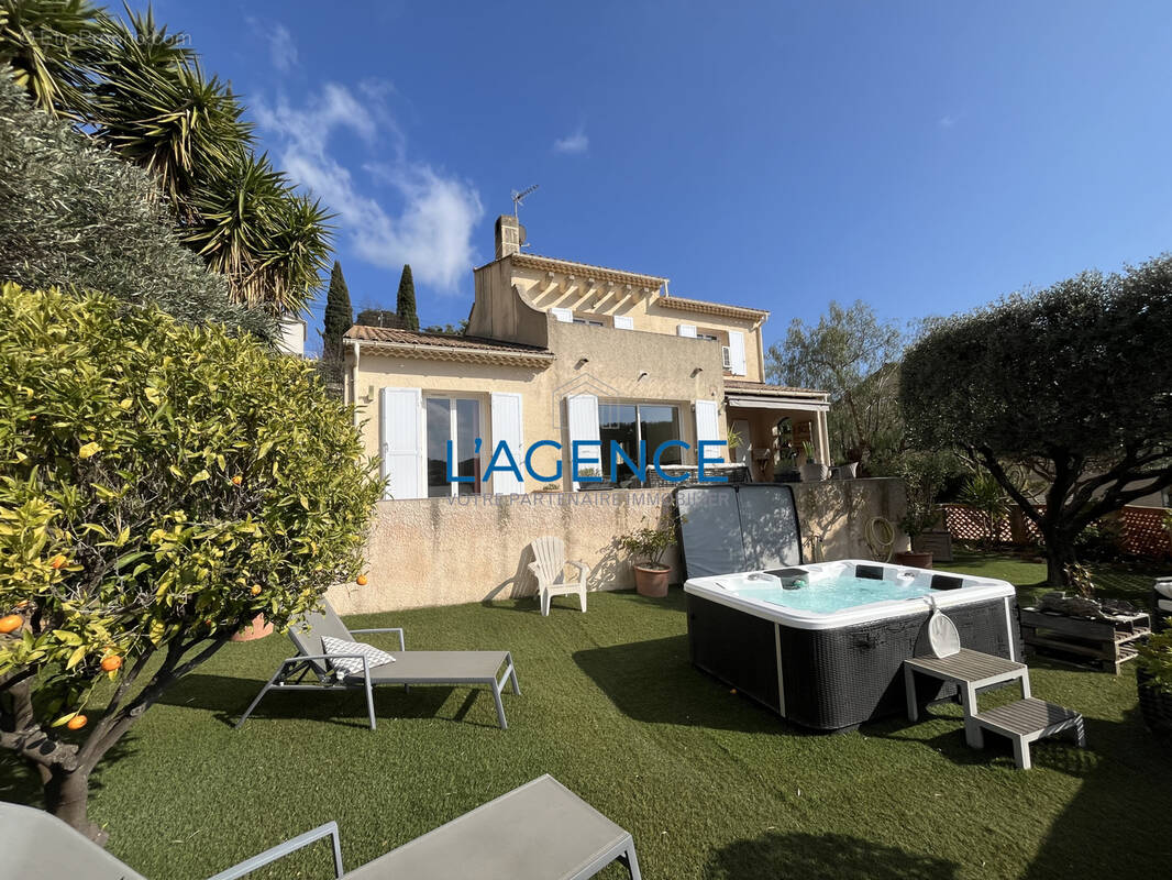 Maison à HYERES