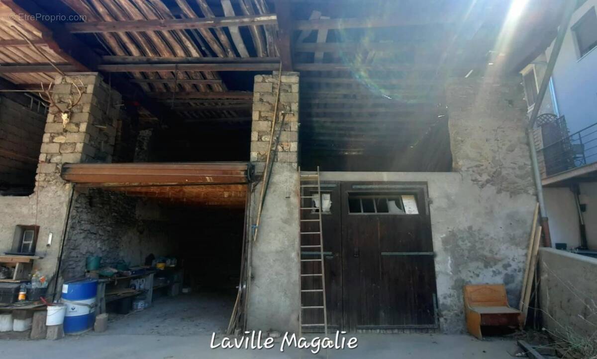 Appartement à SAINTE-HELENE-SUR-ISERE