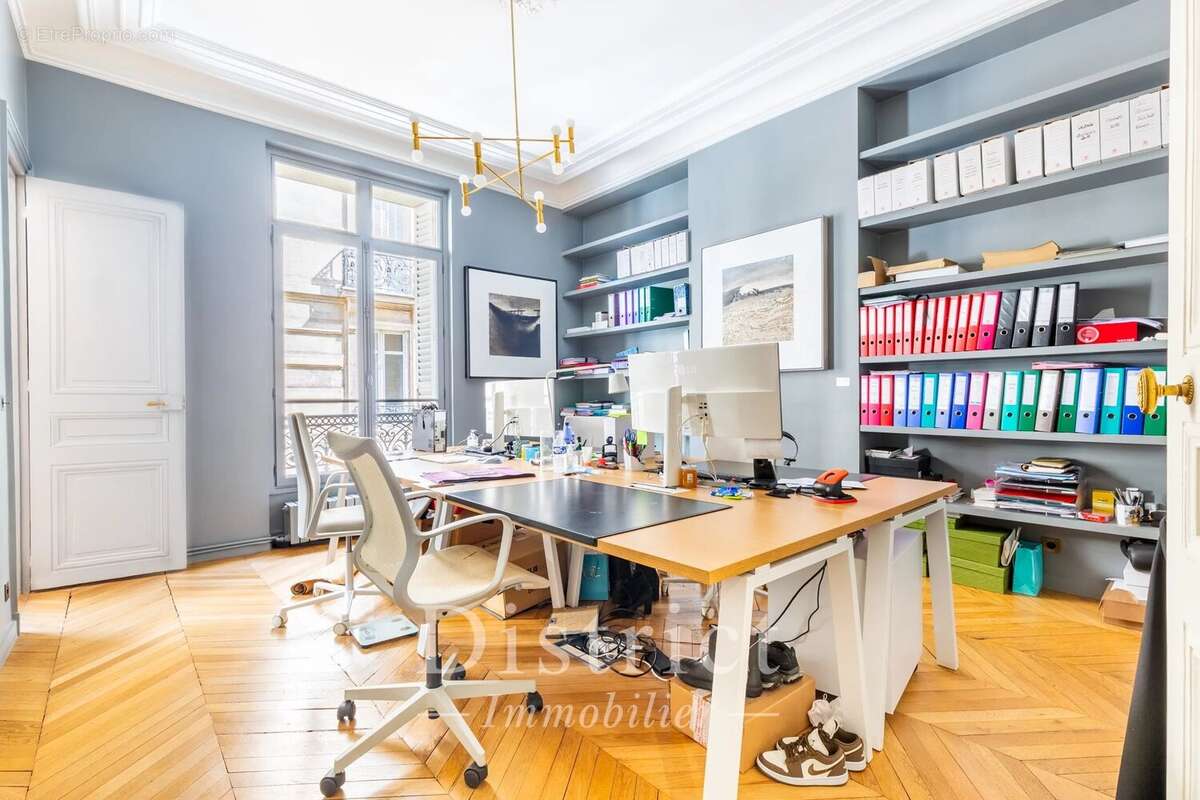 Appartement à PARIS-16E