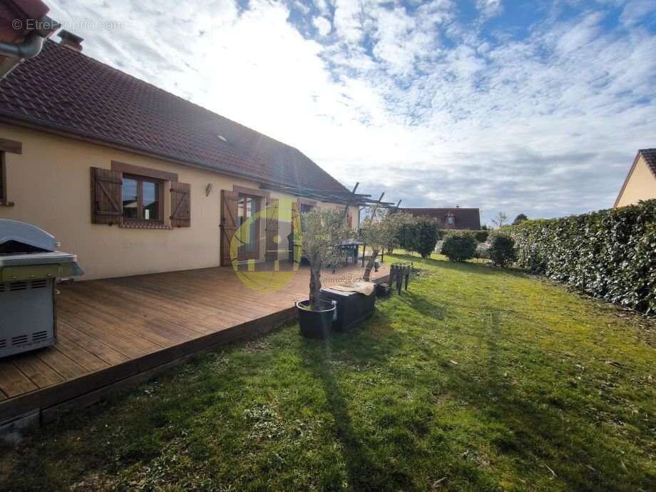 Maison à AVORD