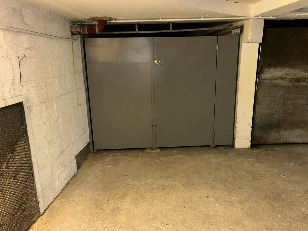 Parking à PARIS-11E