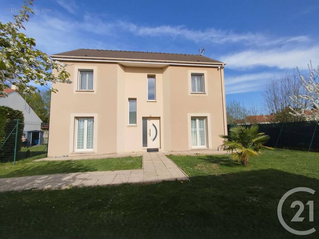Maison à JUILLY