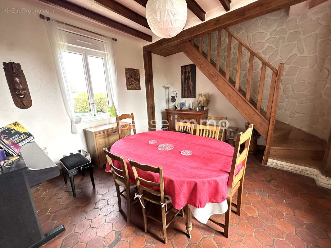 Maison à SAINT-PIERRE-DES-FLEURS