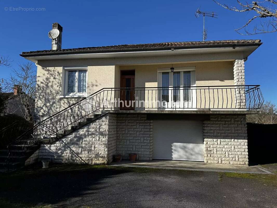 Maison à NEUVIC