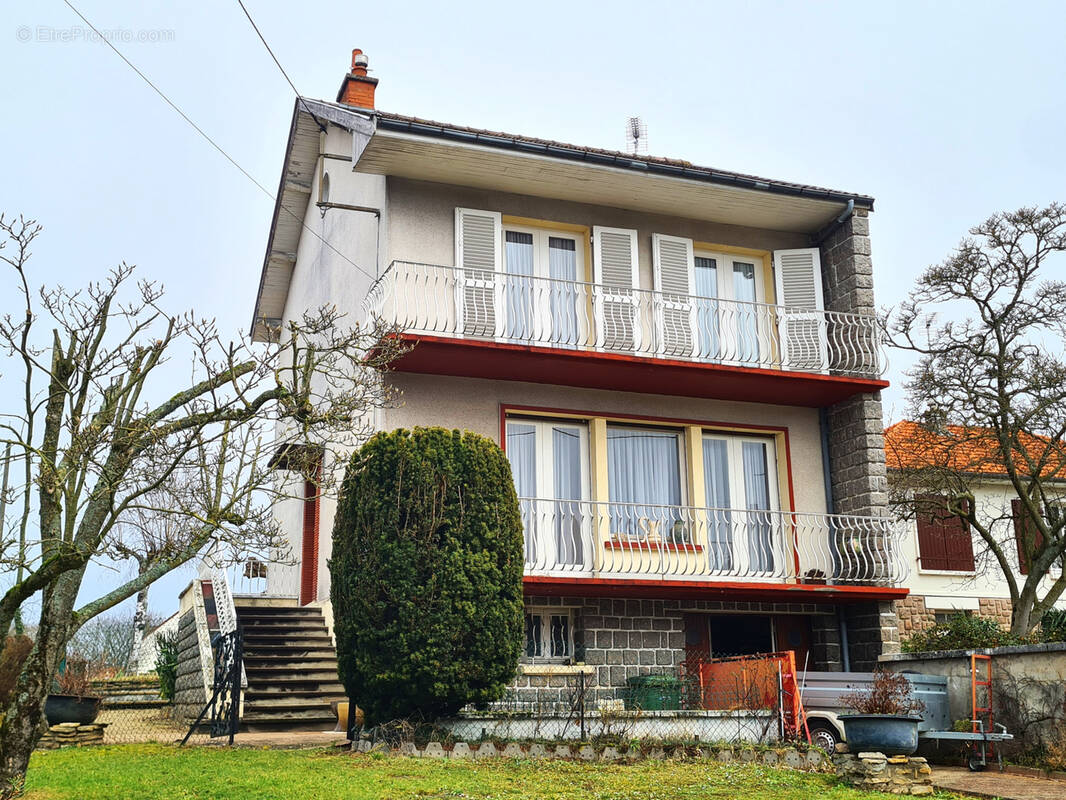 Maison à YZEURE