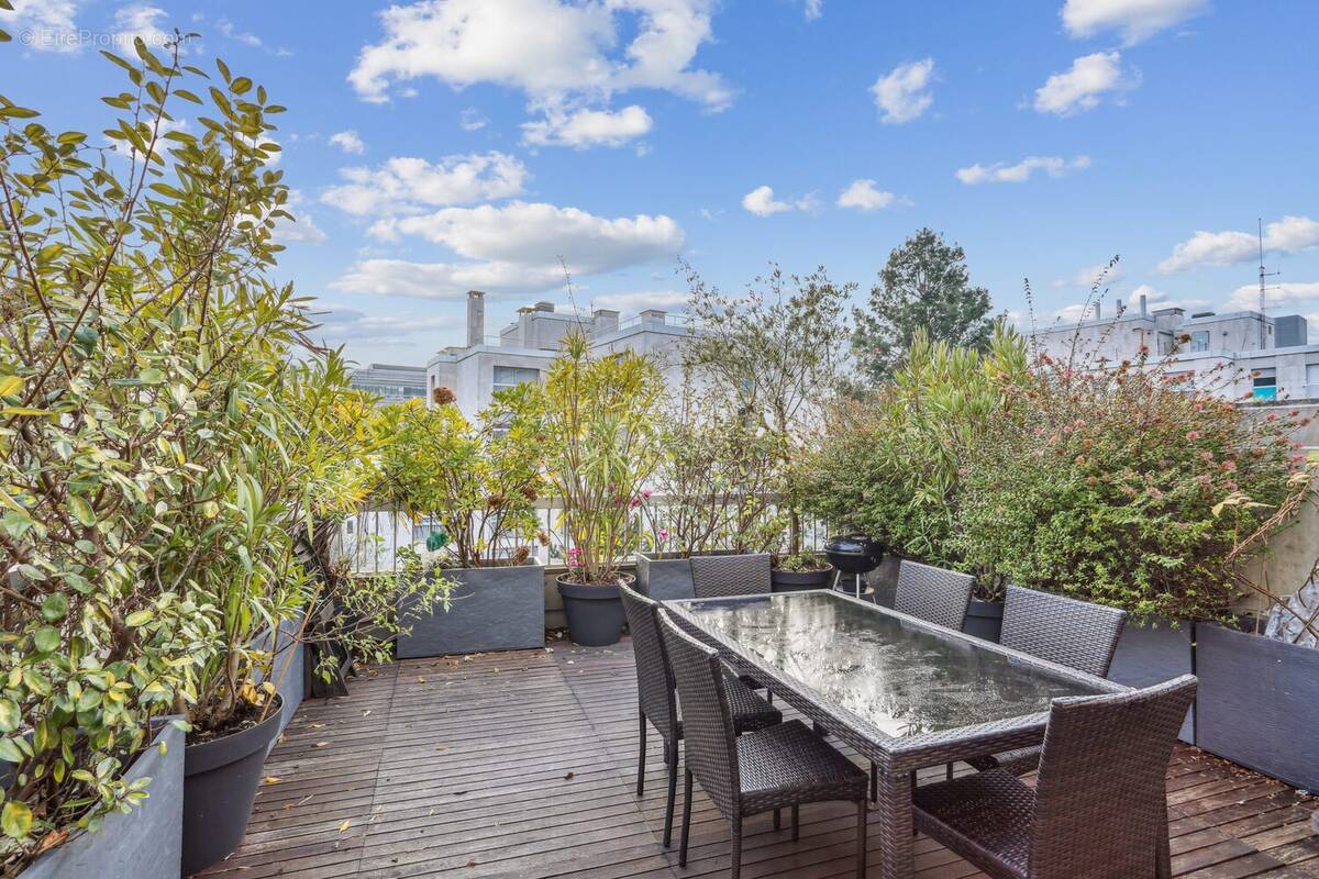 Appartement à NEUILLY-SUR-SEINE
