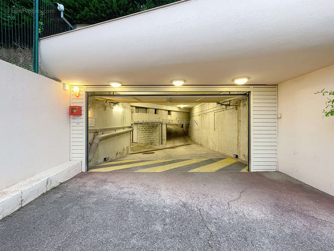 Parking à CANNES