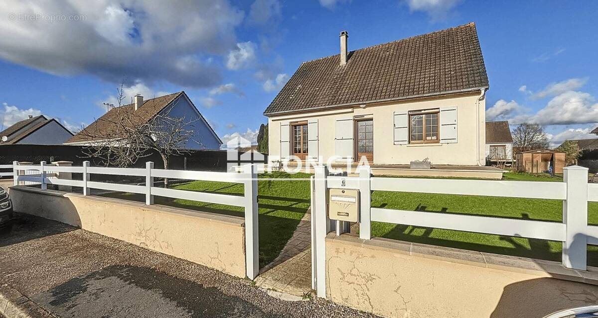 Maison à SAINT-CYR-DU-RONCERAY