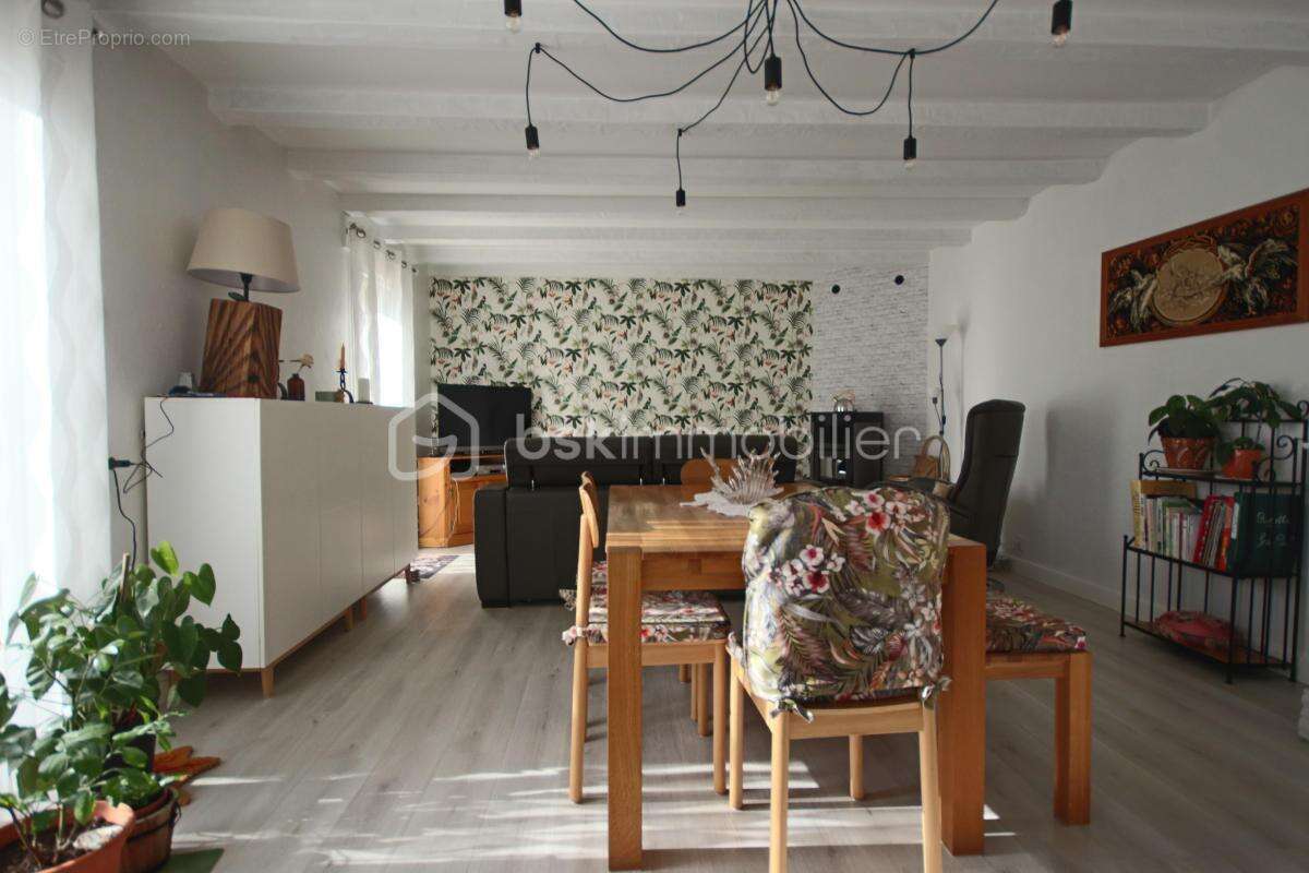 Appartement à COMBS-LA-VILLE
