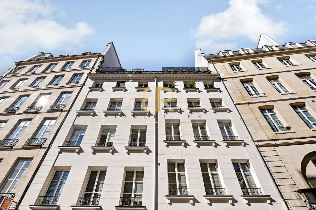 Appartement à PARIS-1E