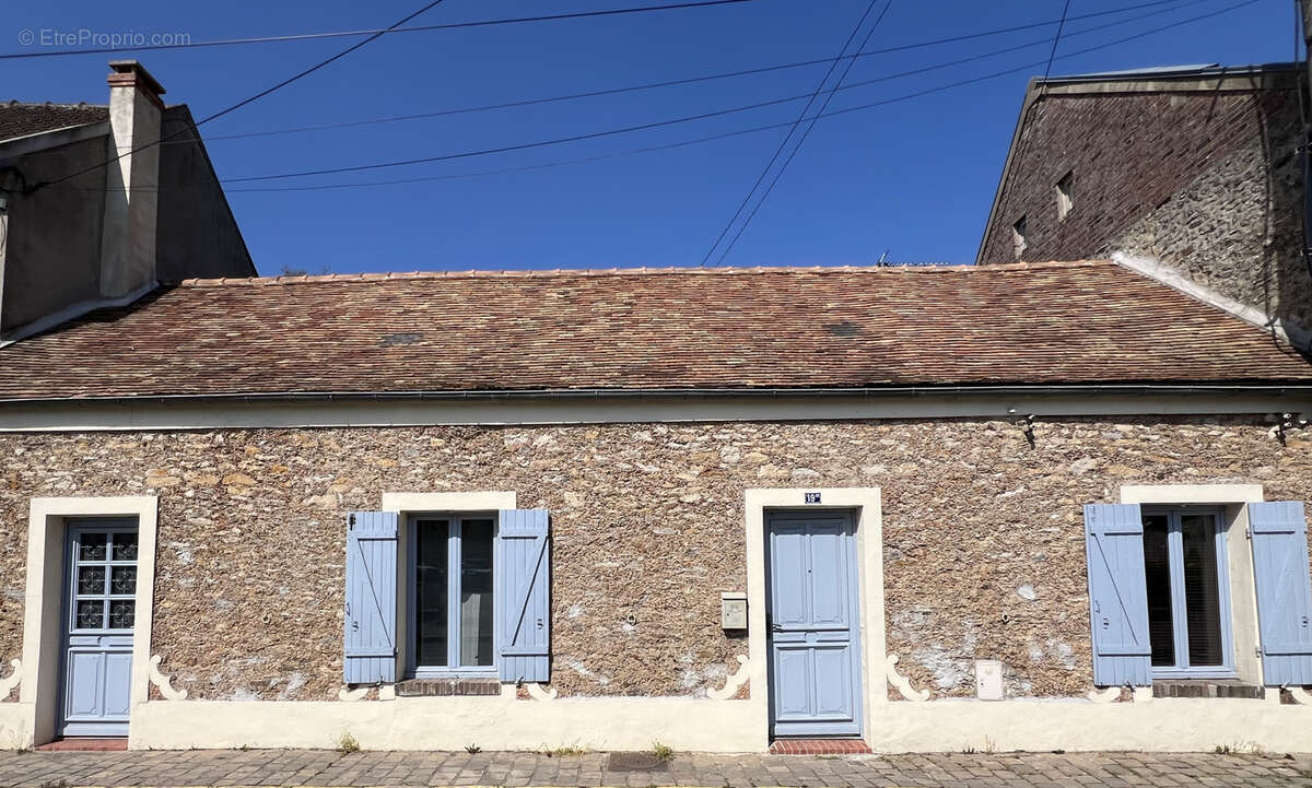 Maison à LA QUEUE-LES-YVELINES