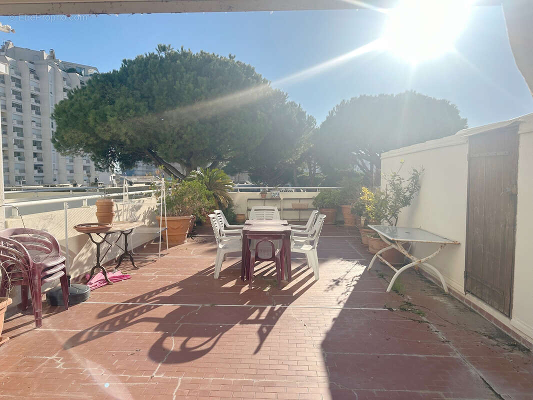 Appartement à MAUGUIO