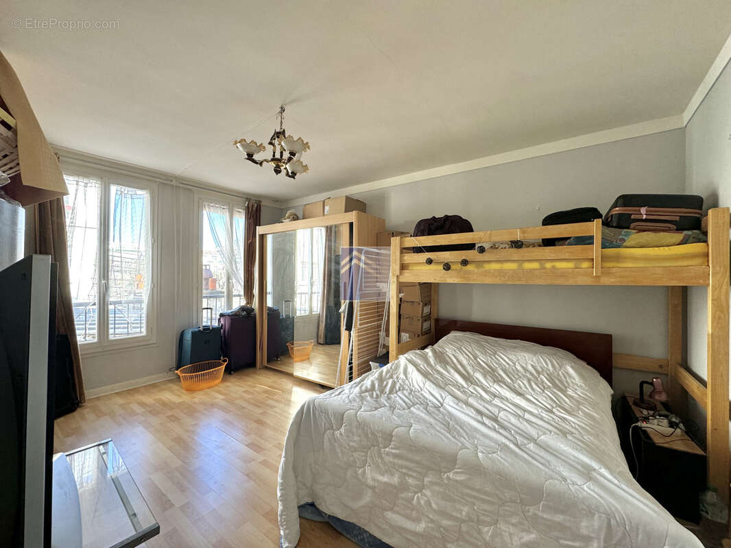 Appartement à PARIS-14E
