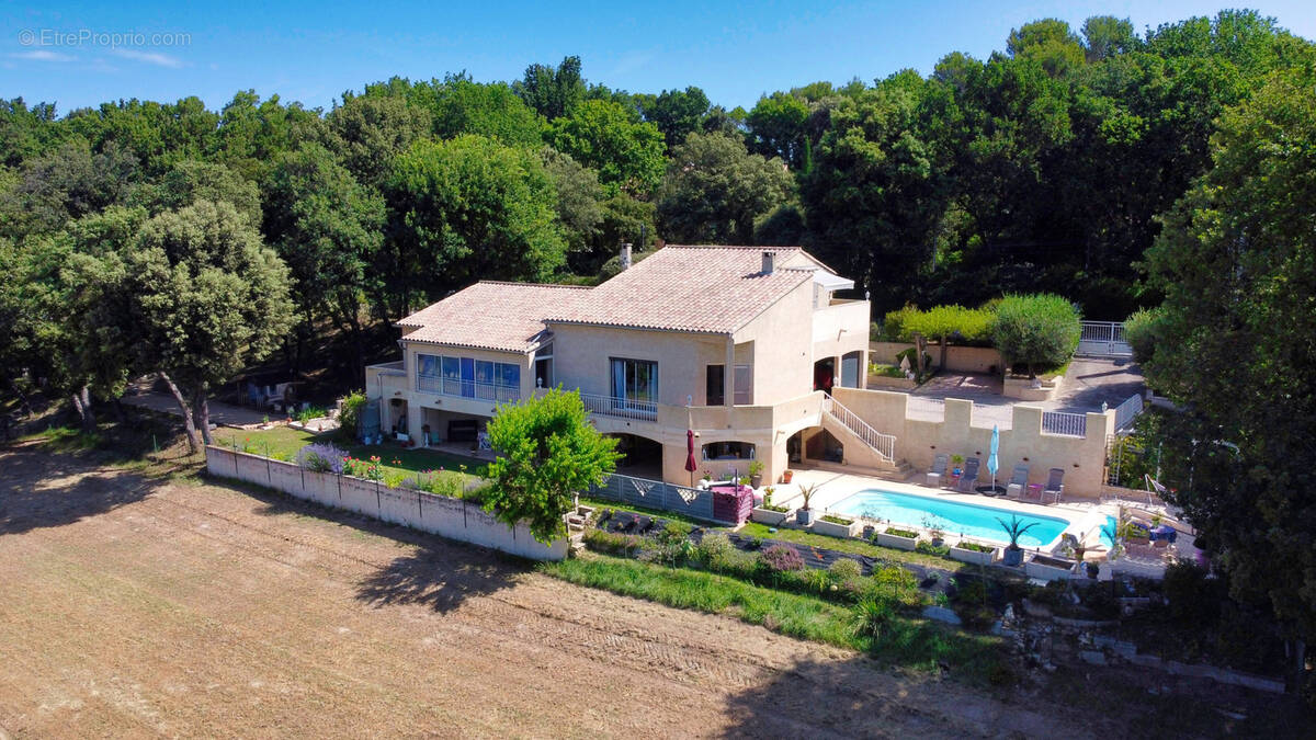 Maison à LA TOUR-D&#039;AIGUES