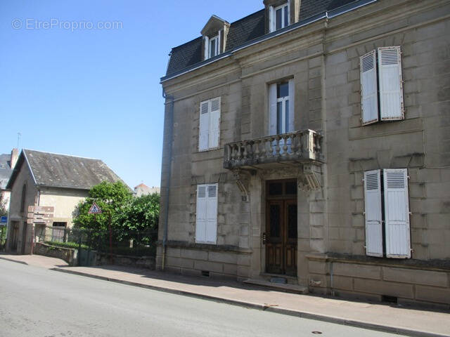 Maison à SAINT-YRIEIX-LA-PERCHE