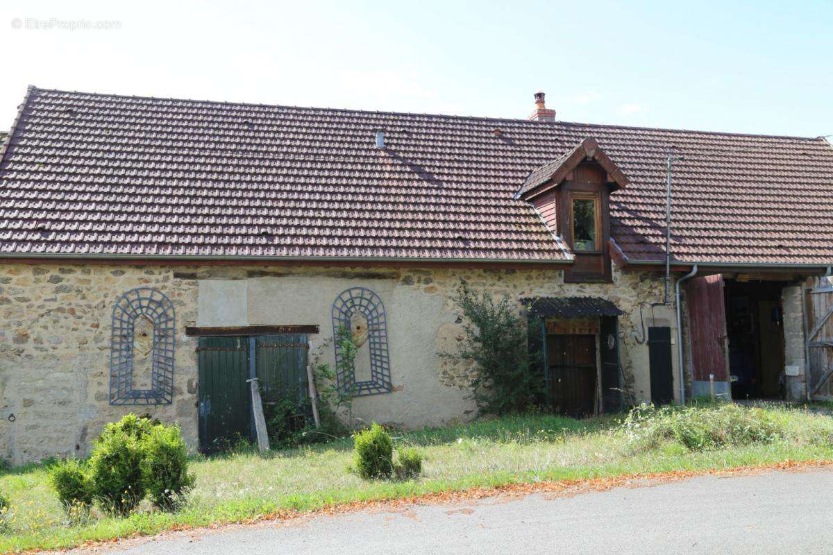 Maison à CHARBONNAT