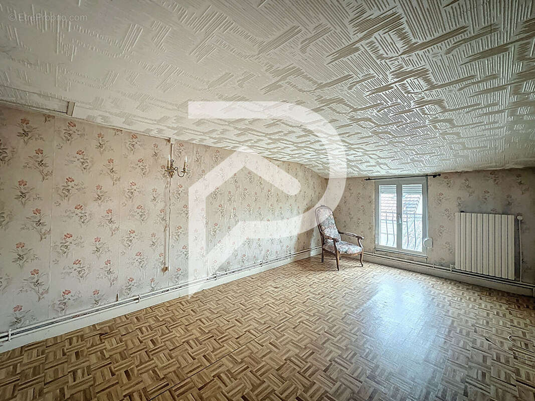Maison à QUAROUBLE