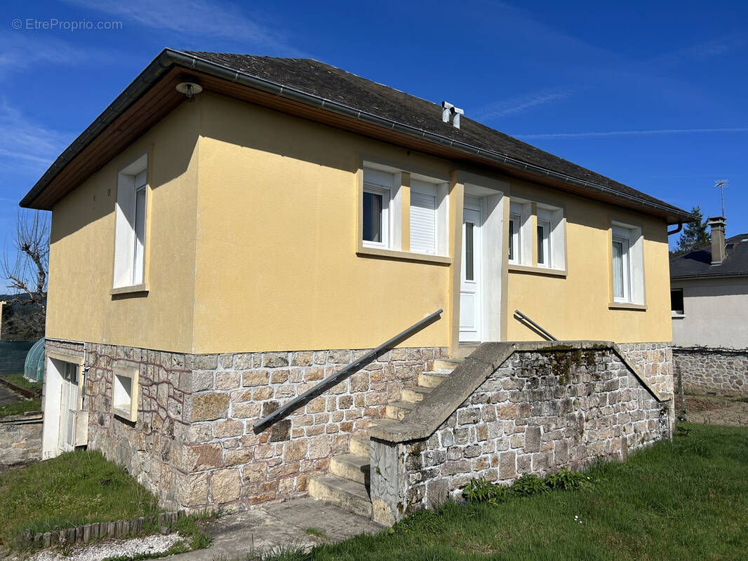 Maison à MEYMAC