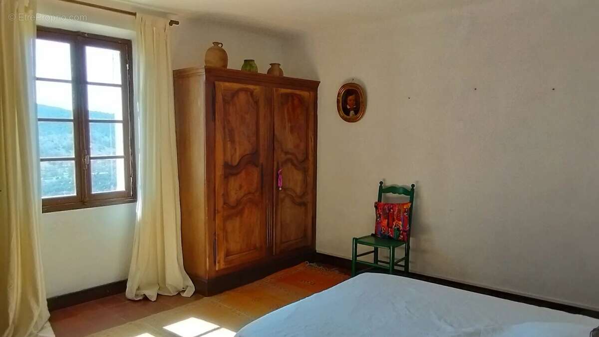 Appartement à COURSEGOULES