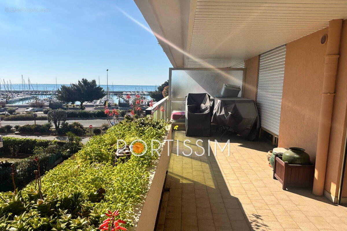 Appartement à SAINT-LAURENT-DU-VAR