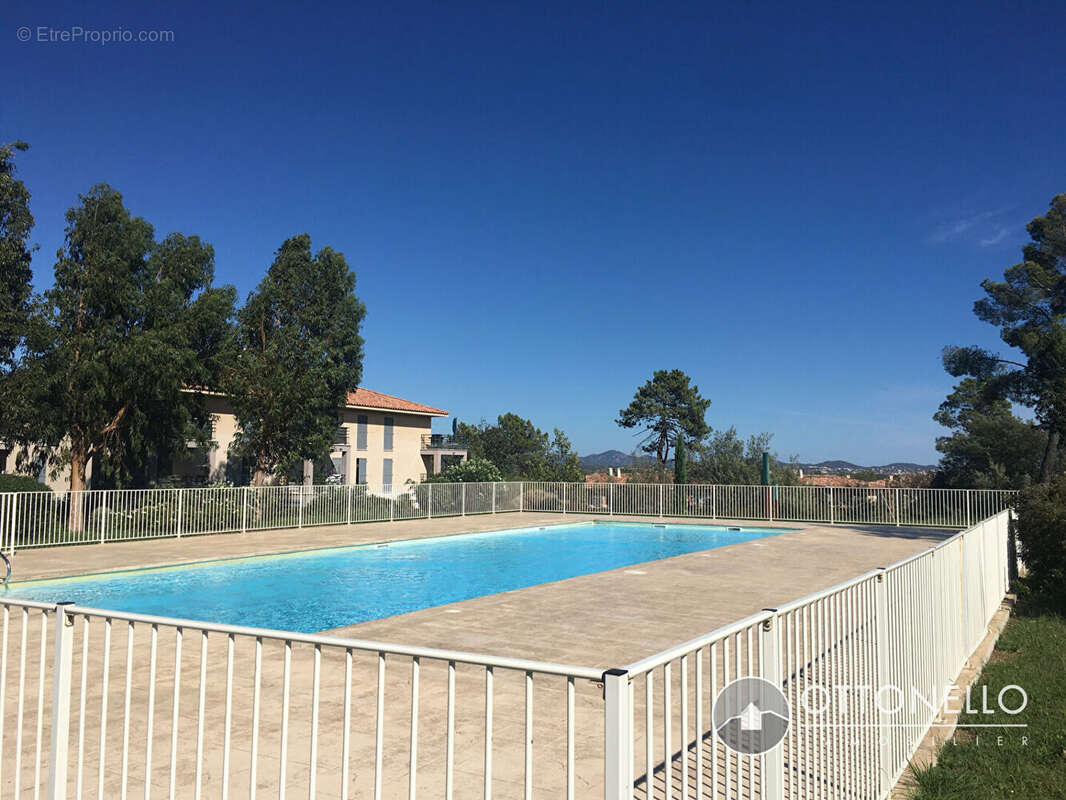 Appartement à ROQUEBRUNE-SUR-ARGENS