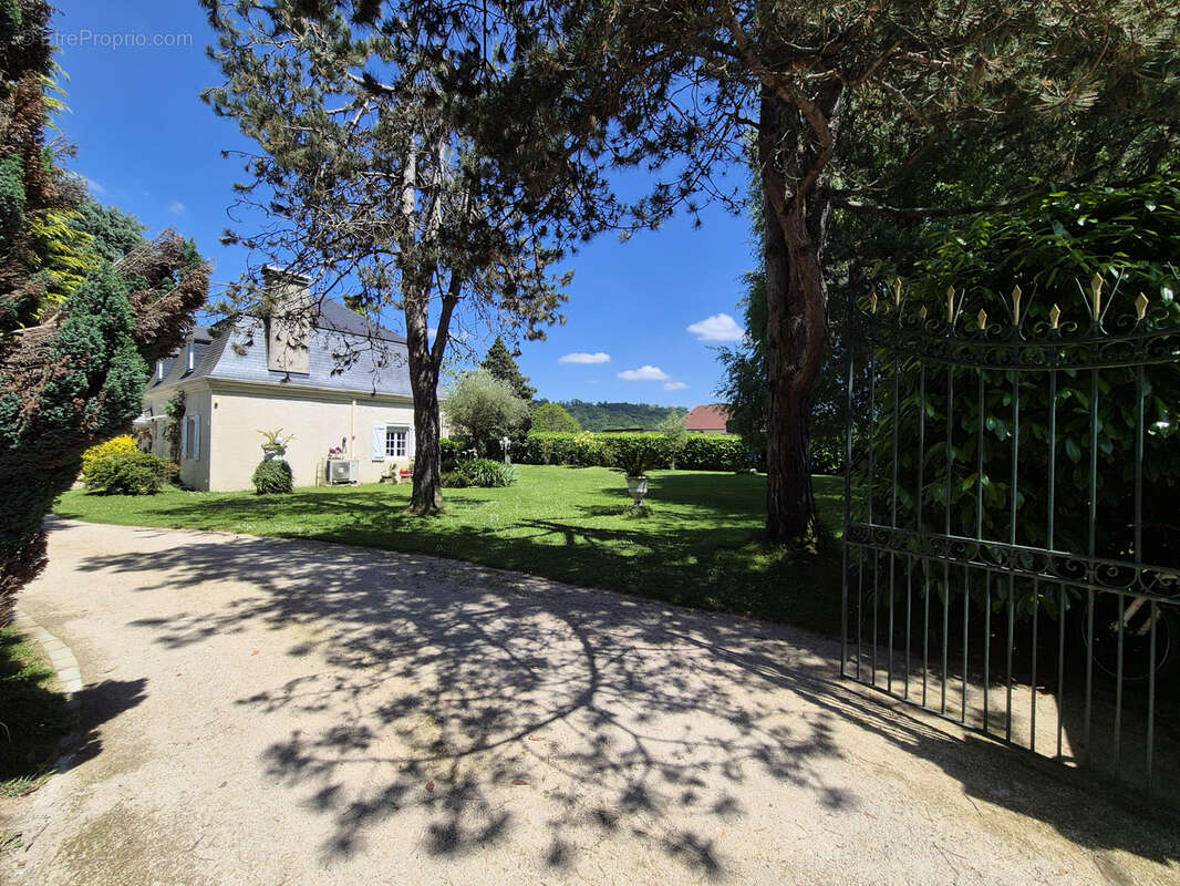 Maison à PONTACQ