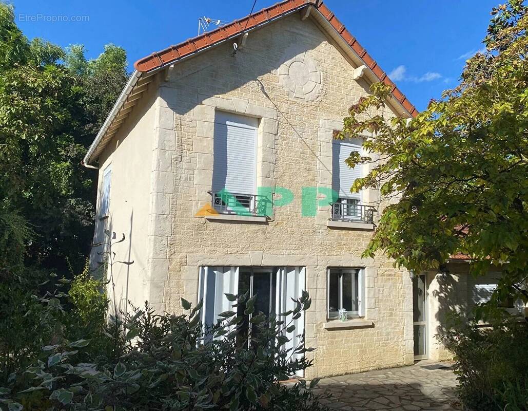 Maison à VIRY-CHATILLON