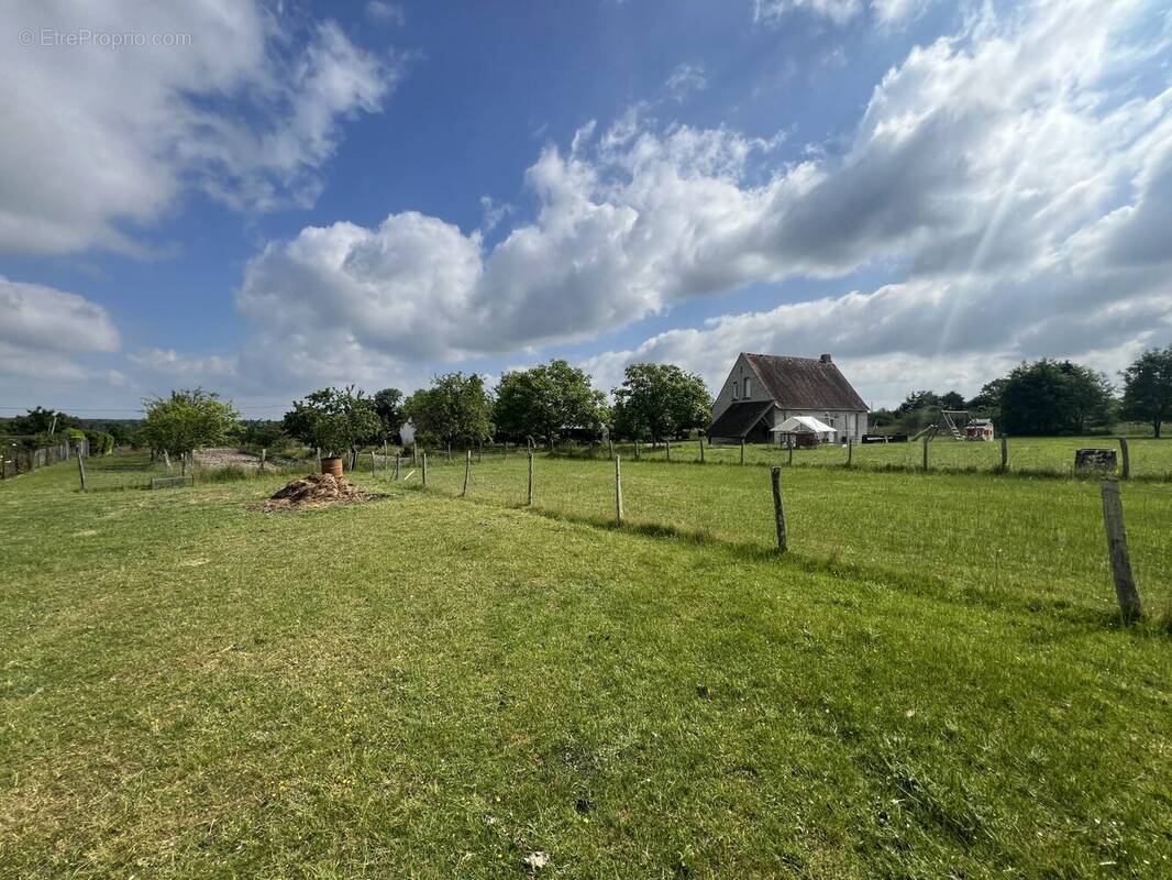 Terrain à ARTANNES-SUR-INDRE
