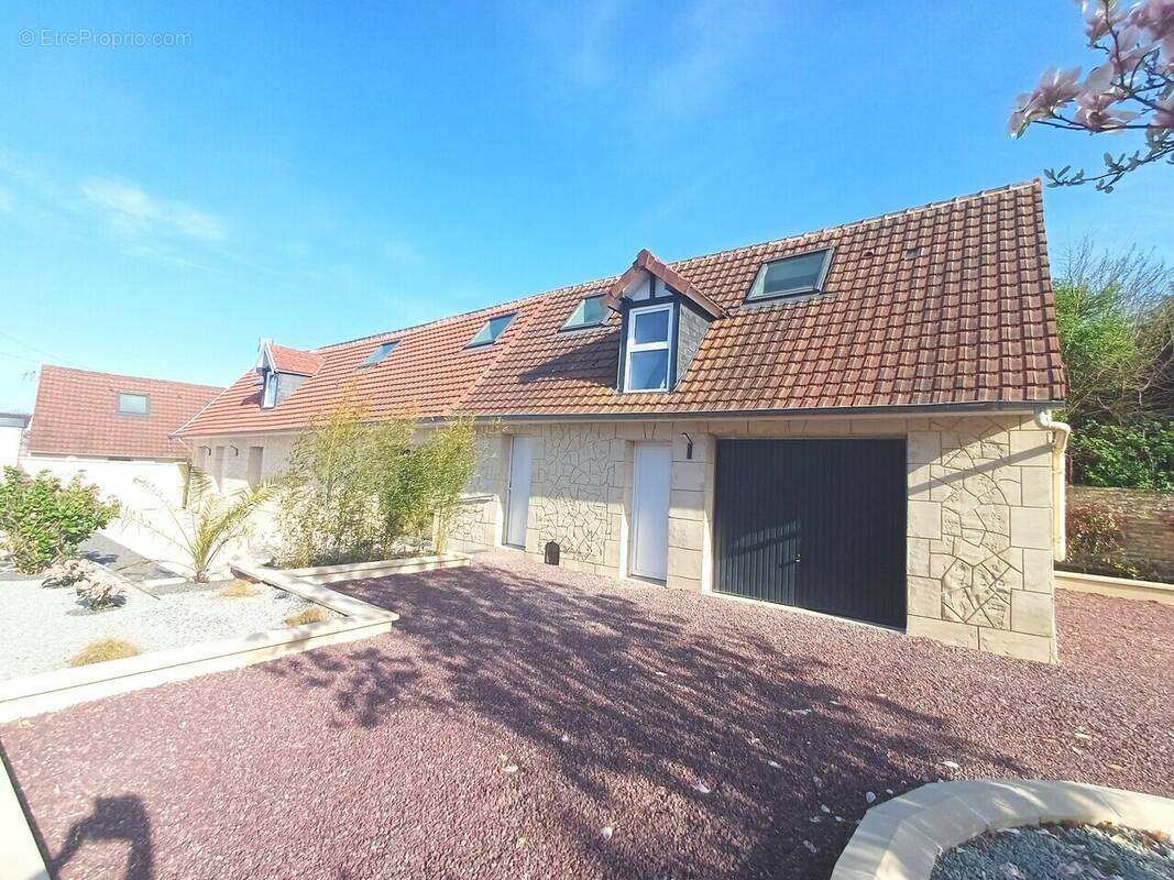 Maison à GREGES