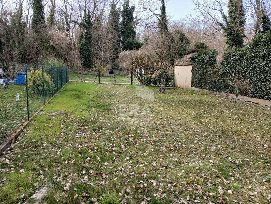 Terrain à CERNY