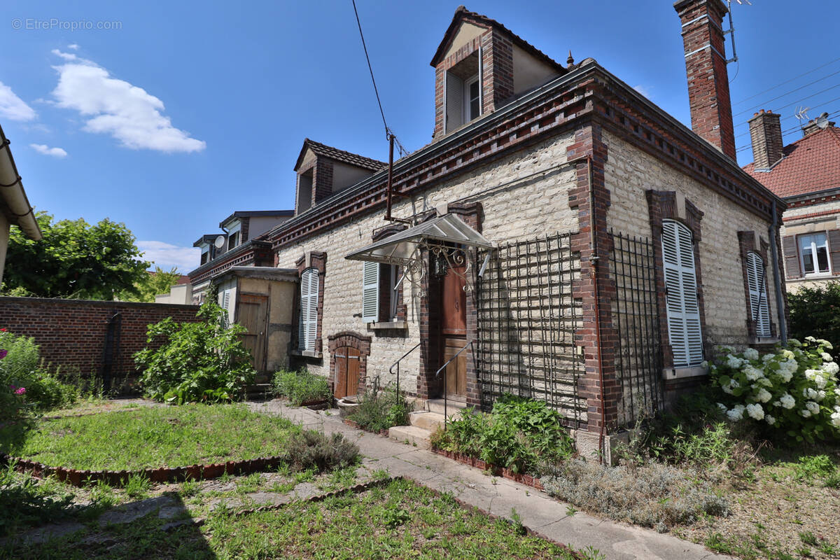 Maison à SAINTE-SAVINE