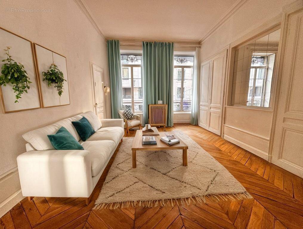   - Appartement à LYON-6E