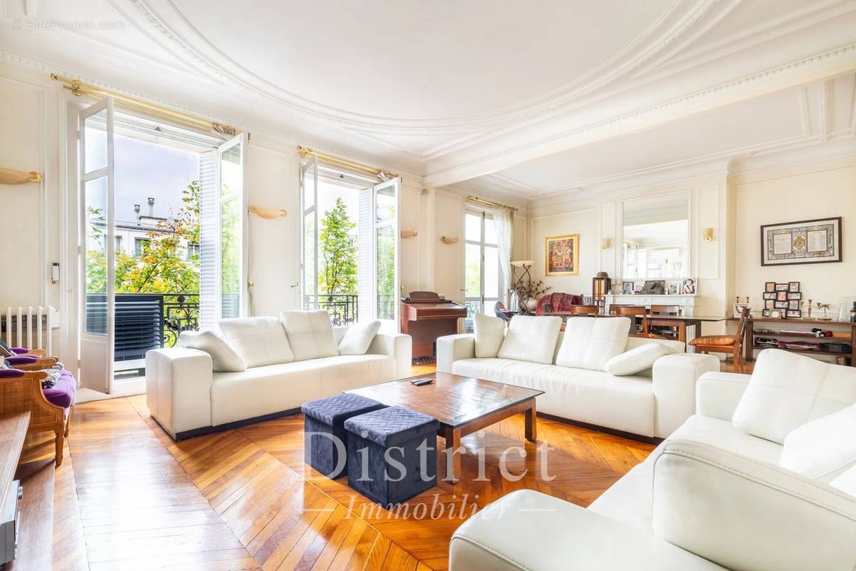 Appartement à PARIS-8E