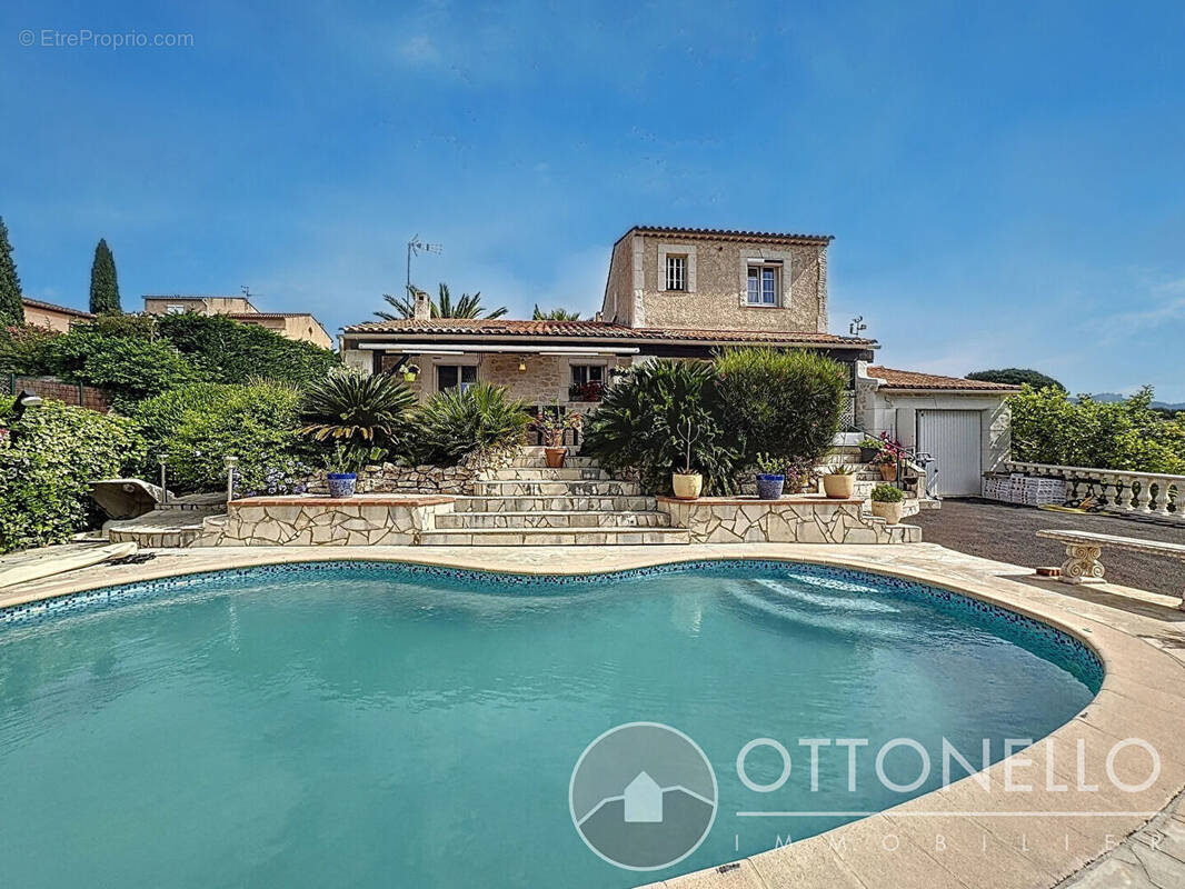 Maison à ROQUEBRUNE-SUR-ARGENS