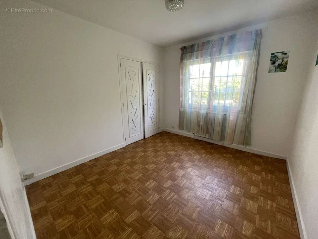 Maison à SAIRES