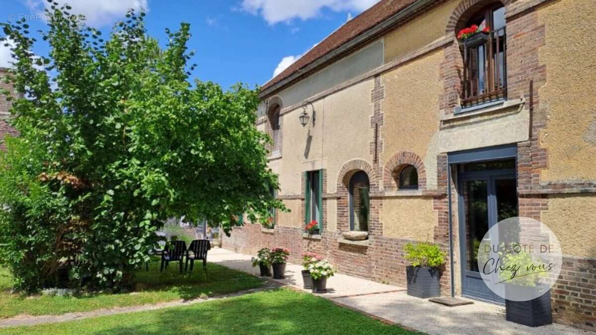 Maison à ESTISSAC