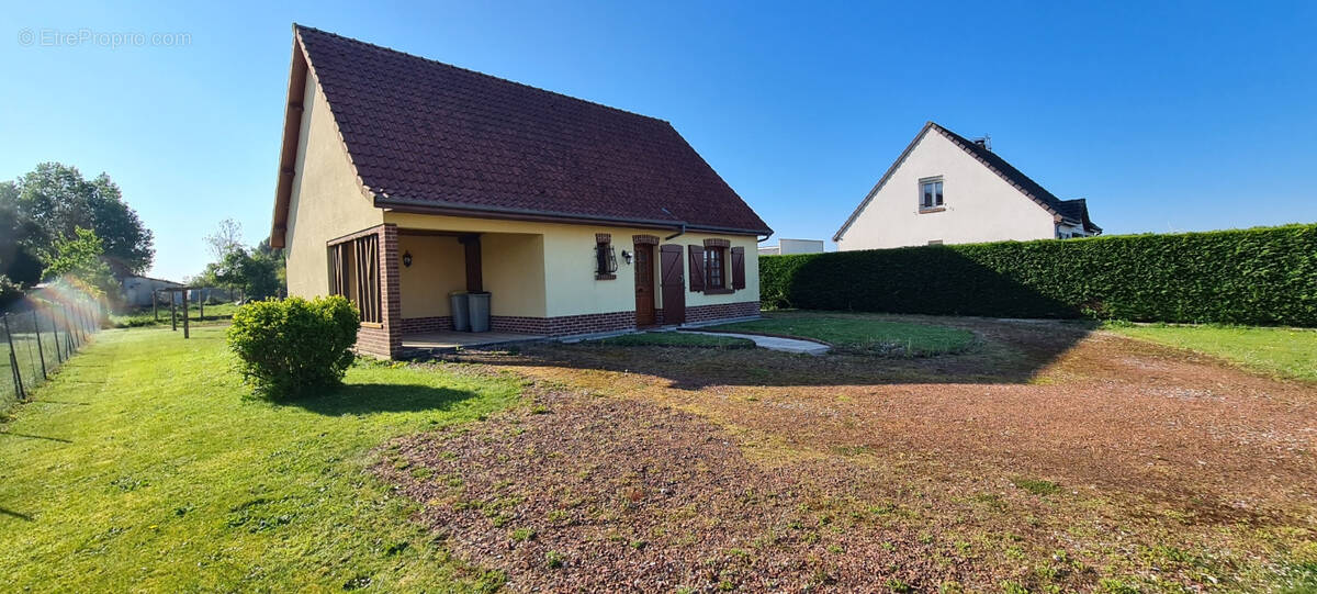 Maison à FEUQUIERES-EN-VIMEU