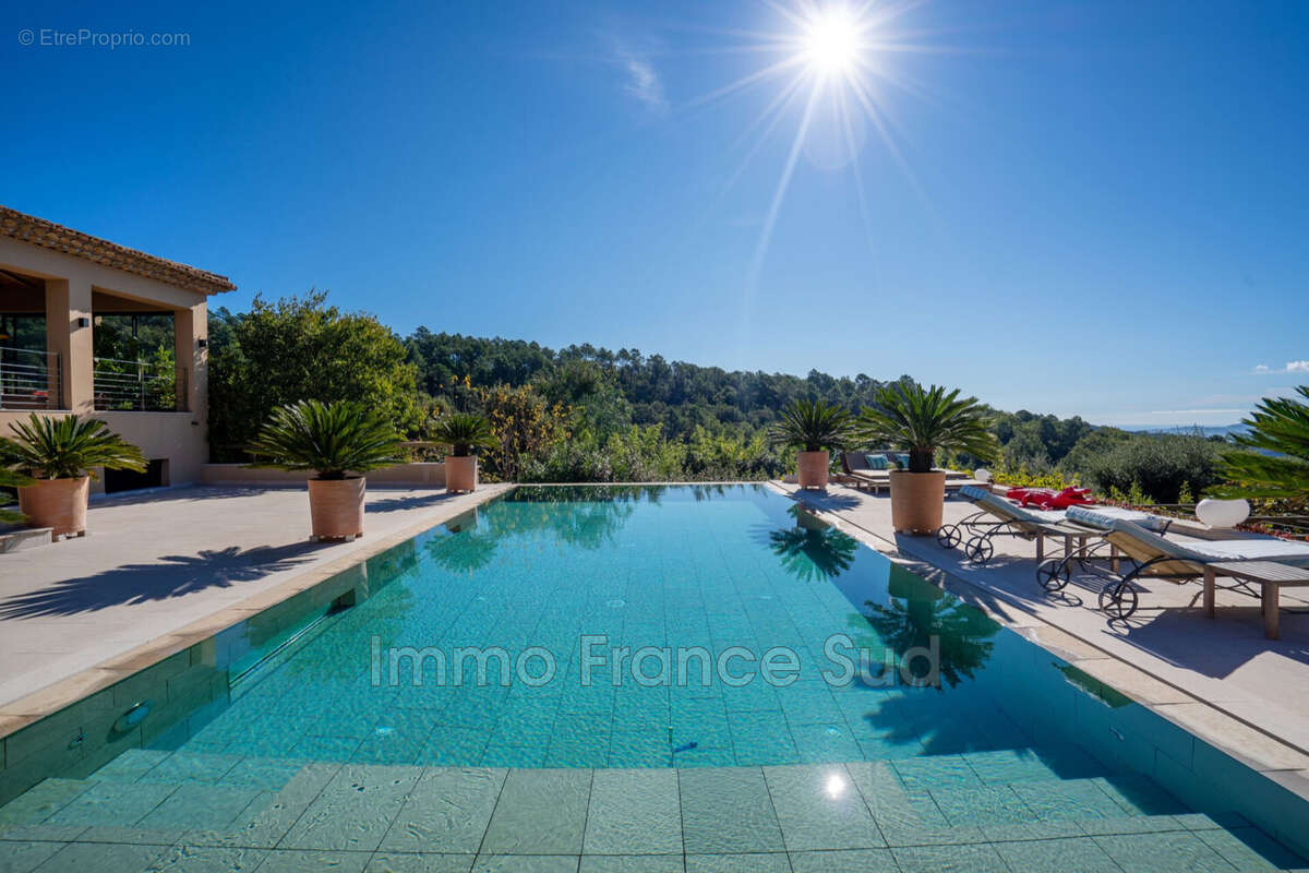 Maison à LA GARDE-FREINET