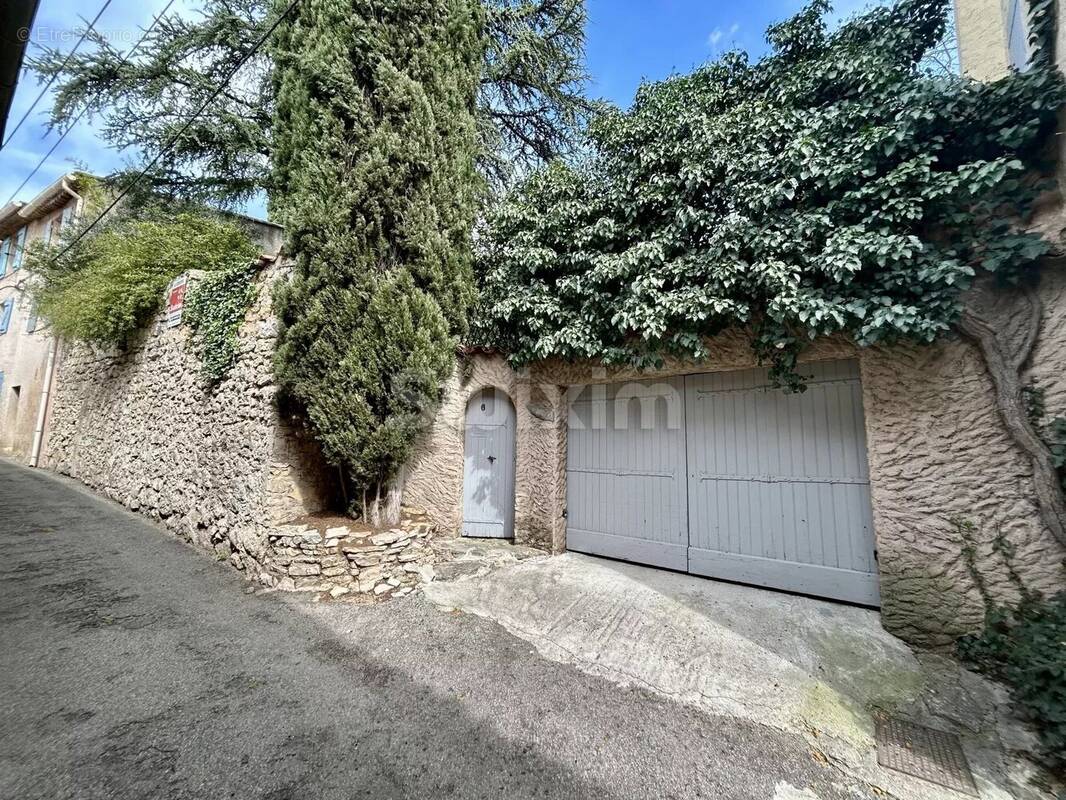 Maison à COTIGNAC