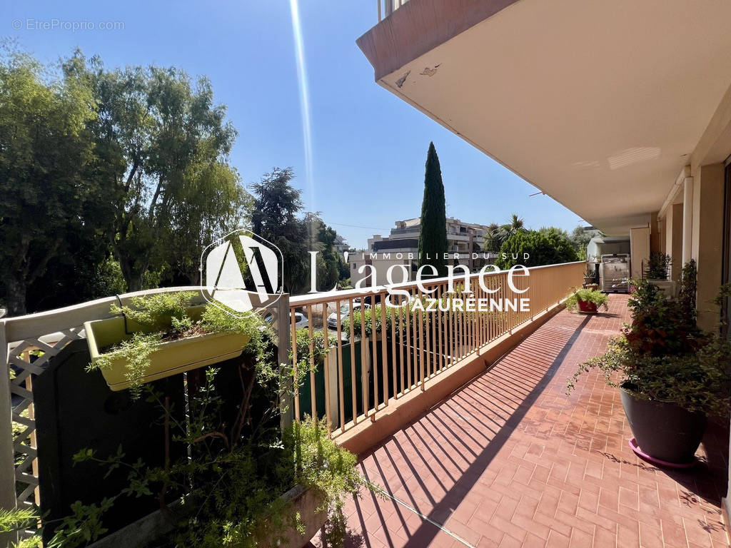 Appartement à SAINT-LAURENT-DU-VAR