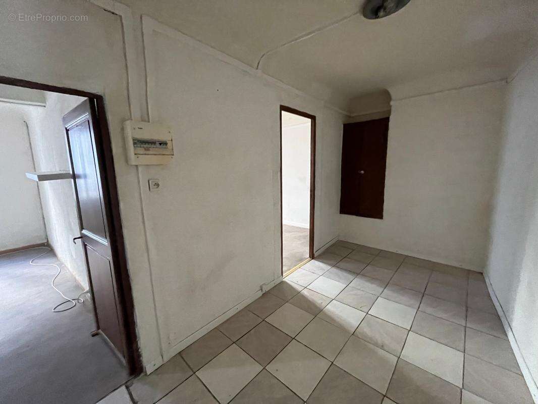 Appartement à SOLLIES-PONT