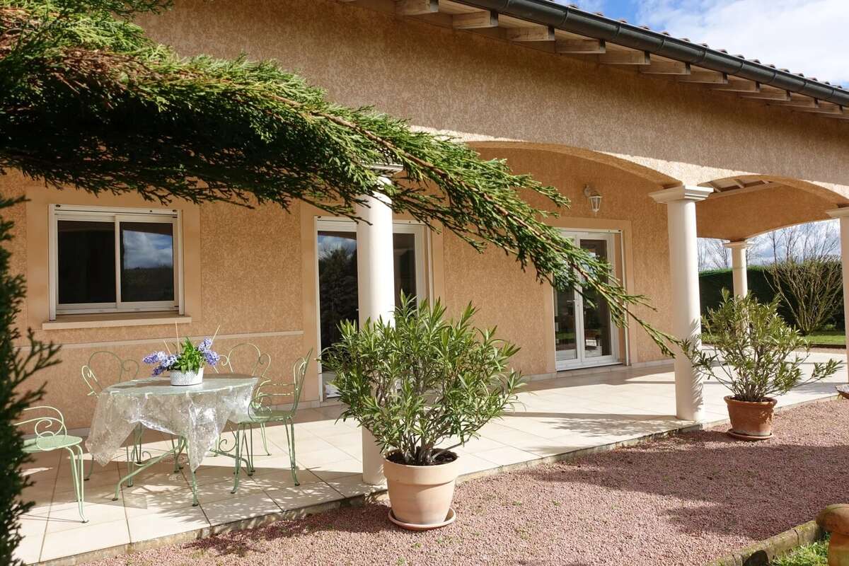 Maison à LA CHAPELLE-DE-GUINCHAY