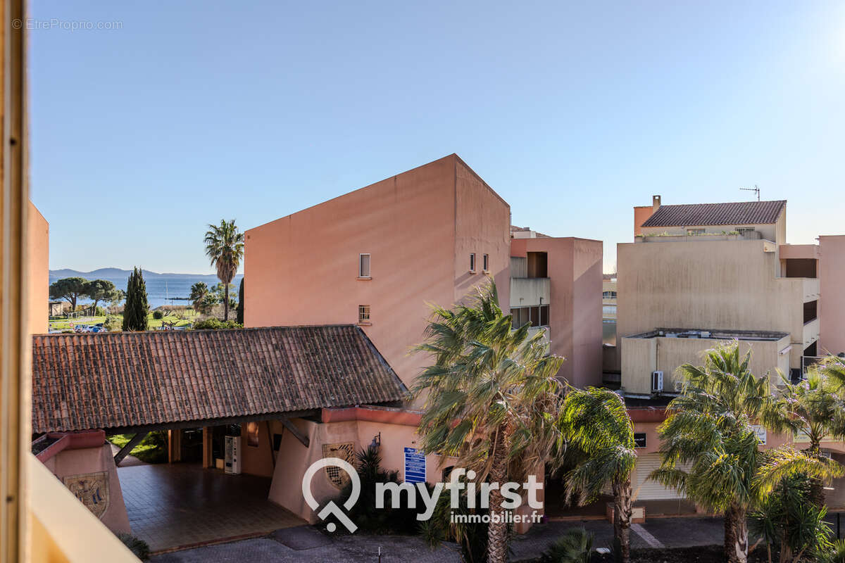 Appartement à LA LONDE-LES-MAURES
